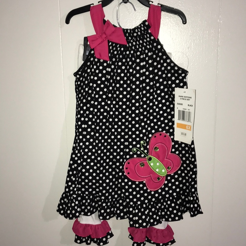 Girl’s outfit.